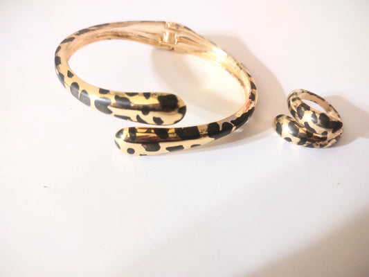 Cheetah Design Gold plated Bangle and Ring Jewelry Set